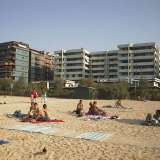 E la spiaggia fece il boom. Cominciarono ad arrivare in migliaia da tutti i quartieri...